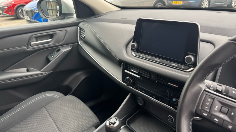 Nissan Qashqai 1.3 DiG-T MH Acenta Premium 5dr Petrol Hatchback